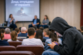 Деца се отчуждават заради екраните: училище в Благоевград започна открит разговор